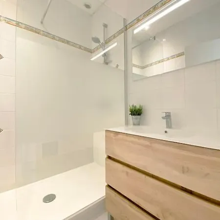 Hotel Le Tourbillon 15 Pers 4*